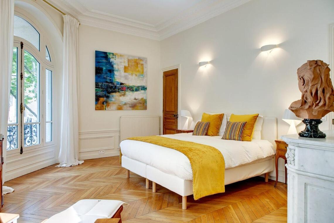 In A Great Location Close To The Eiffel Tower Parigi