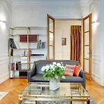 Apartment In A Great Location Close To The Eiffel Tower